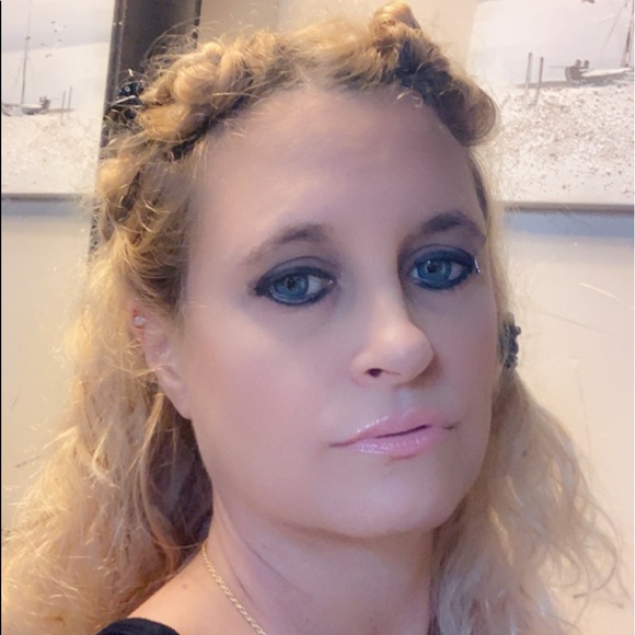 Meet your Posher, Loren Alexis - Picture 13 of 16